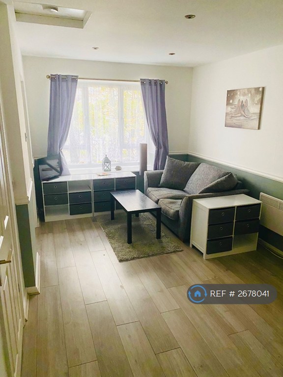 Studio flat in Wooburn Close, Uxbridge, UB8 (#2678041)