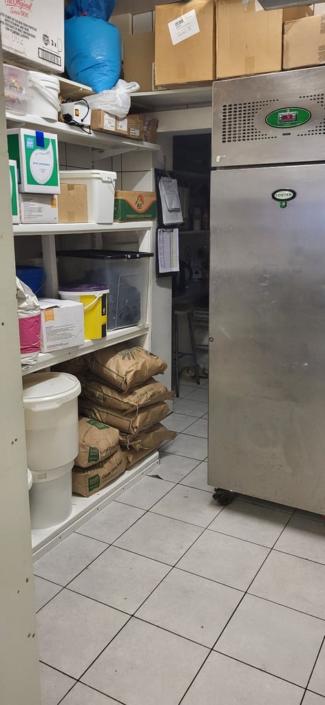 Fully equipped bakery to rent