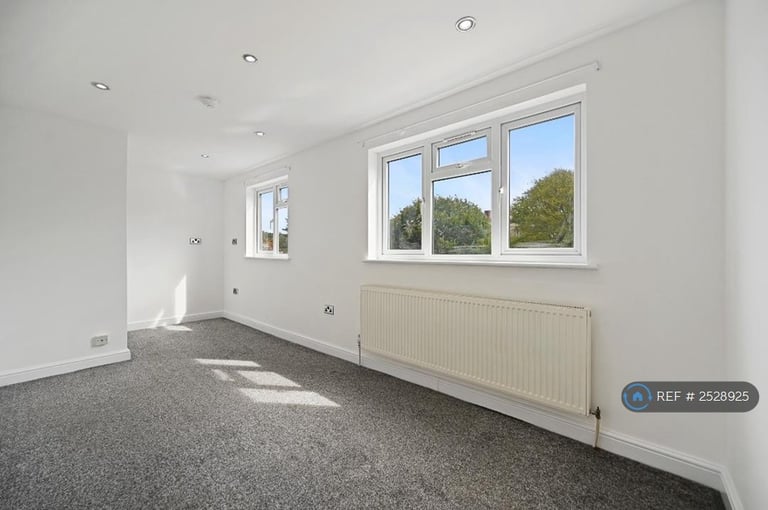 4 bedroom flat in Dudley Road, Harrow, HA2 (4 bed) (#2528925)