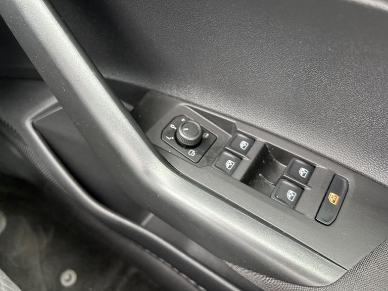 2023 Volkswagen Polo MK6 Facelift (2021) 1.0 TSI 95PS Life DSG Automatic Hatchback Petrol Automatic