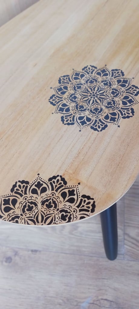 Set of 2 small coffee tables