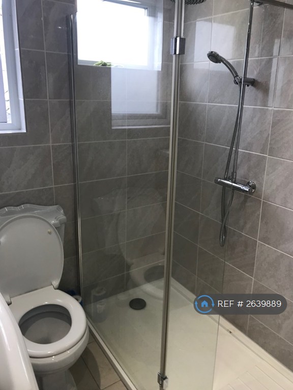 1 bedroom flat in Hartfield Road, Forest Row, RH18 (1 bed) (#2639889)