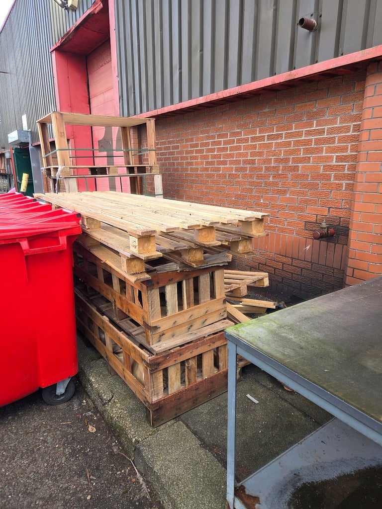 Free pallets to collect, complete/broken, free wood