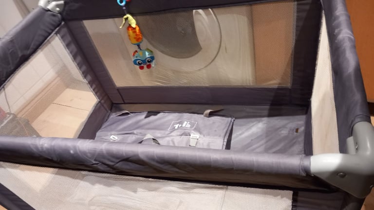 travel cot