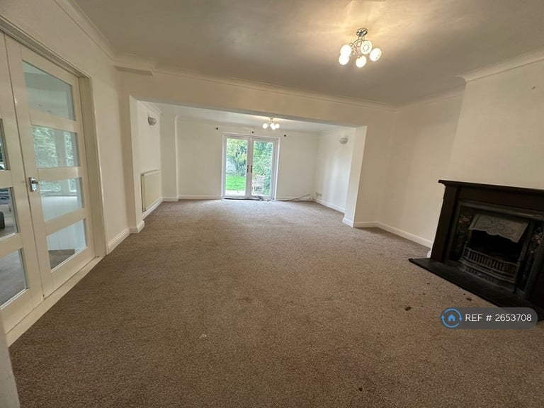 5 bedroom house in Ash Street/Church Road, Wrabness, CO11 (5 bed) (#2653708)