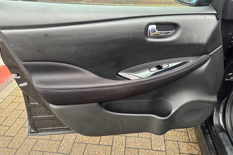 2022 Nissan Leaf 110kW N-Connecta 39kWh 5dr Auto Hatchback Electric Automatic