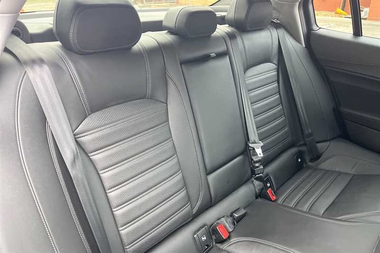 2019 Alfa Romeo Giulia 2.0 TB 280 Veloce 4dr Auto SALOON PETROL Automatic