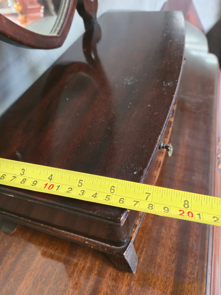 An early 20th century mahogany dressing table or toilet mirror