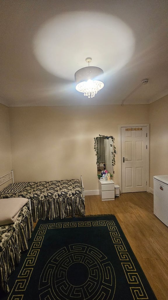 Double room to share 