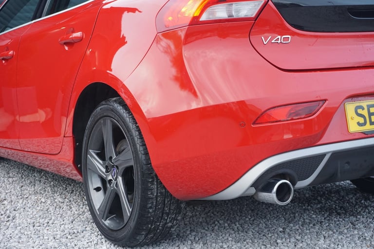 2015 Volvo V40 D2 [120] R DESIGN *IMMACULATE CONDITION £20 ROAD TAX* HATCHBACK Diesel Manual