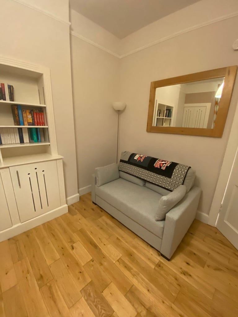 Beautiful, 2 bedroom, tenement flat with garden access – available November