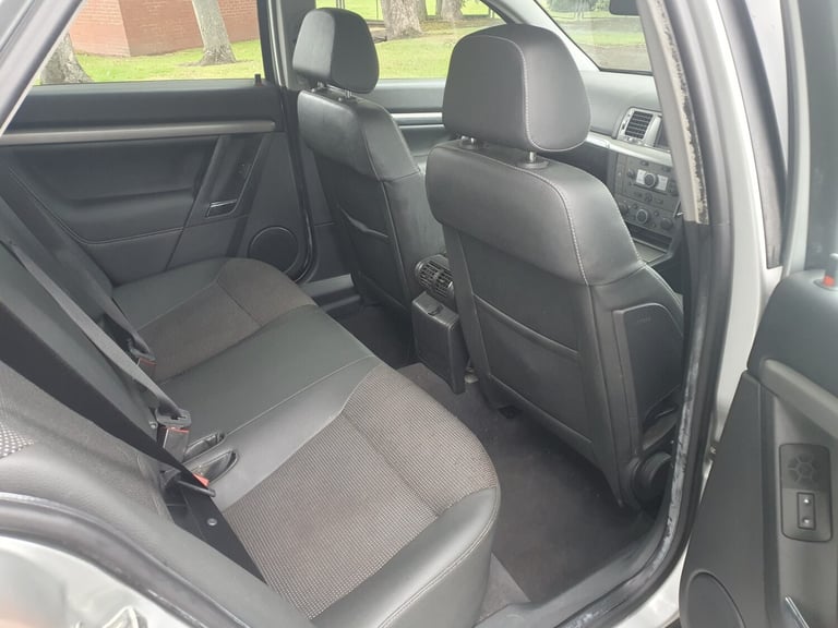 2007 Vauxhall Vectra 1.8i VVT Design 5dr HATCHBACK Petrol Manual