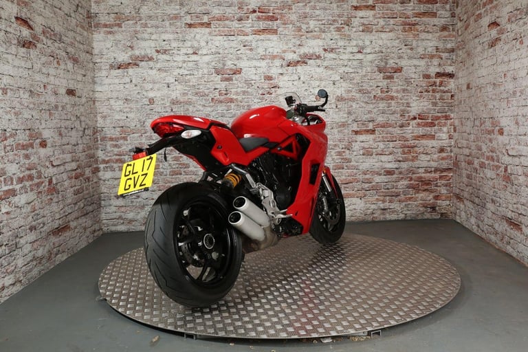 DUCATI SUPERSPORT - 2017 Petrol Manual in Red