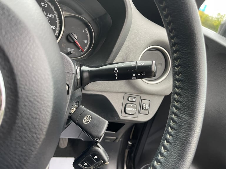 2015 Toyota Yaris 1.33 VVT-i Icon 5dr HATCHBACK Petrol Manual