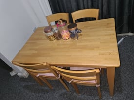IKEA DINNING TABLE WITH FOUR CHAIR IN GOOD CONDITION