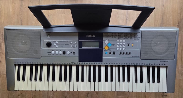 Yamaha Digital Keyboard E323