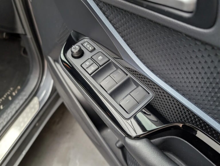 2021 Toyota C-HR 2.0 VVT-h GPF Design SUV 5dr Petrol Hybrid CVT Euro 6 (s/s) (184 ps) - SAT  HATC...