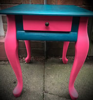 Lamp table in tik tok colours