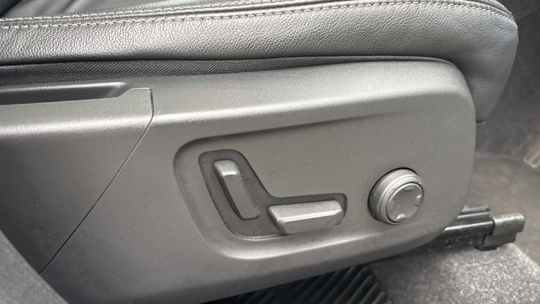  Volvo XC40 2.0 B4P Inscription 5dr AWD Auto Estate Petrol Automatic