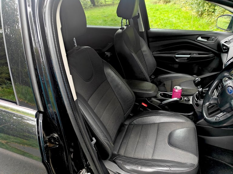 Ford, KUGA, Hatchback, 2014, Manual, 1997 (cc), 5 doors