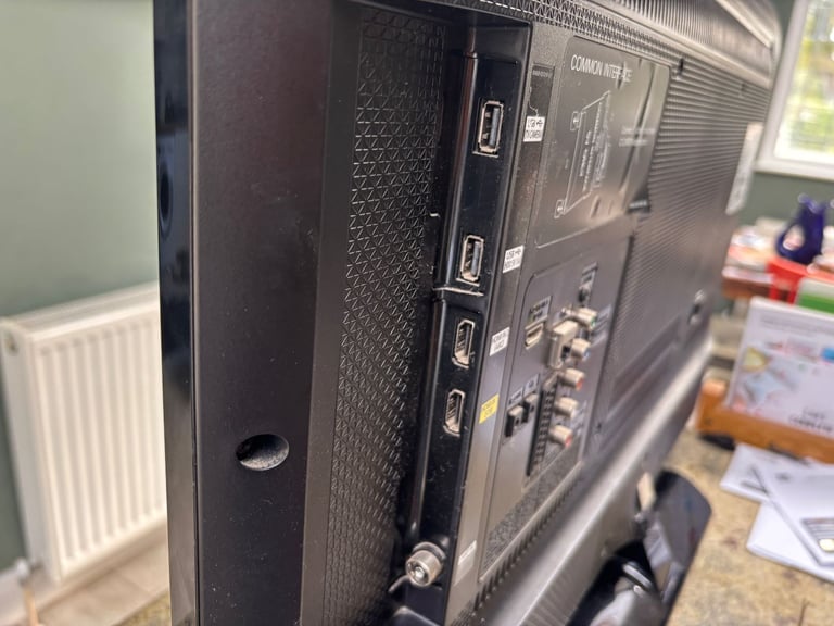 32 inch Samsung HMDI smart TV excellent condition