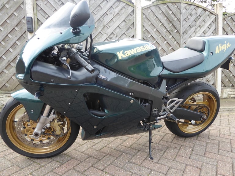 Kawasaki ZX7R S REG UNDER TRAY BRAIDED LINES CARBON CAN POWDER COATED WHEELS