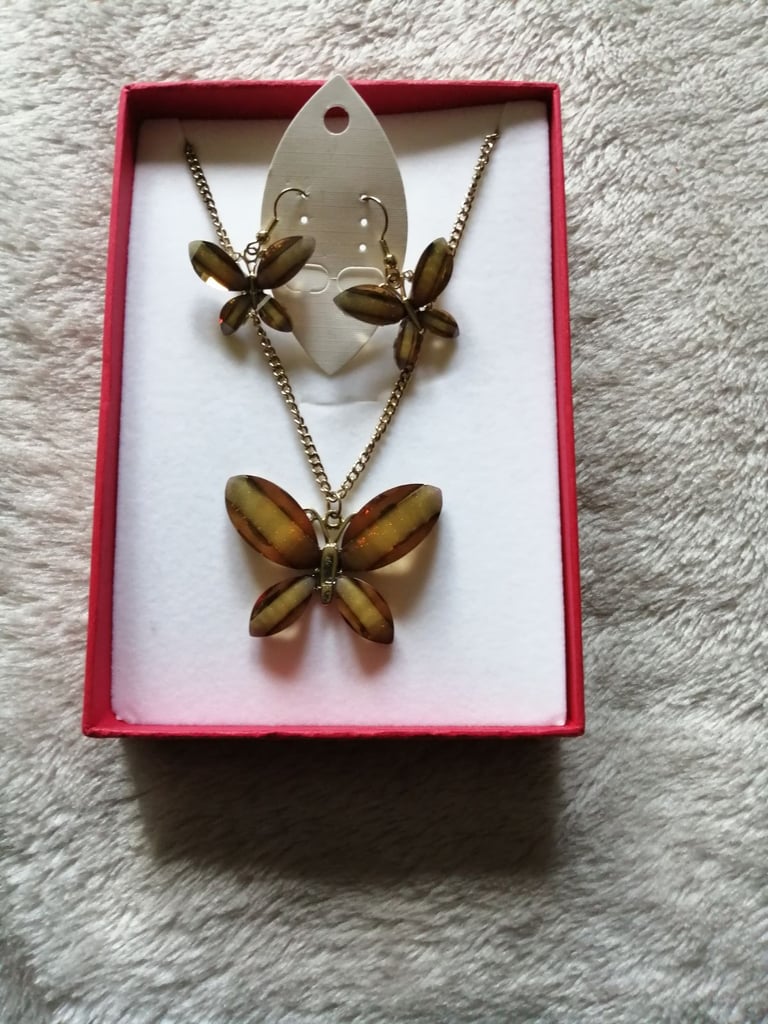 Butterfly necklace and earrings 