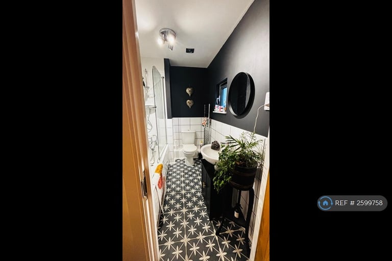 1 bedroom flat in St. Margarets Court, Maritime Quarter, Swansea, SA1 (1 bed) (#2599758)