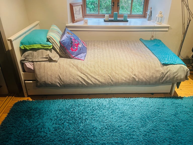 image for White wooden single pull out trundle bed with mattresses 