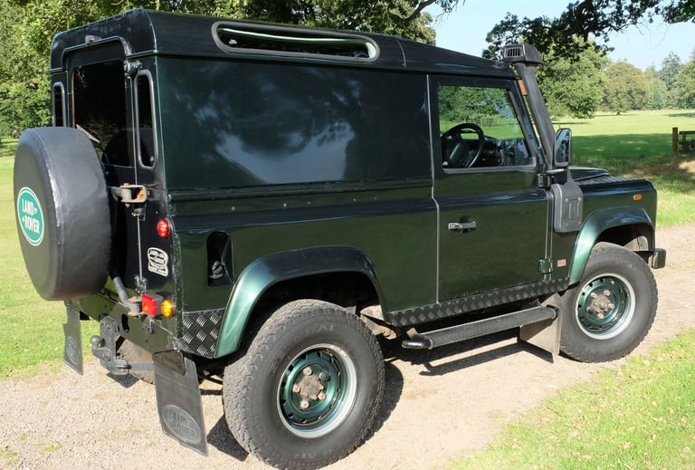 Land Rover Defender TD5 SWB diesel County (New galvanised chassis)