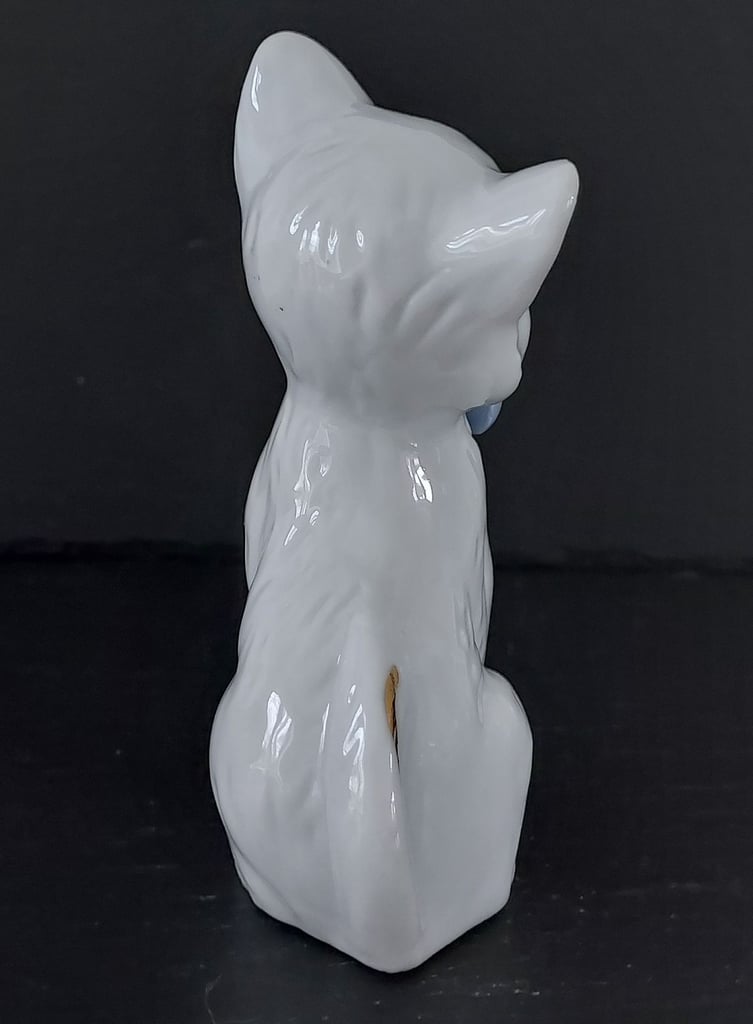 Ceramic Cat Ornament 11 cm Tall