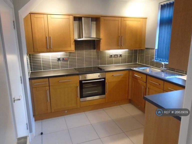 2 bedroom flat in Mulsanne Row, Crewe, CW1 (2 bed) (#2663909)