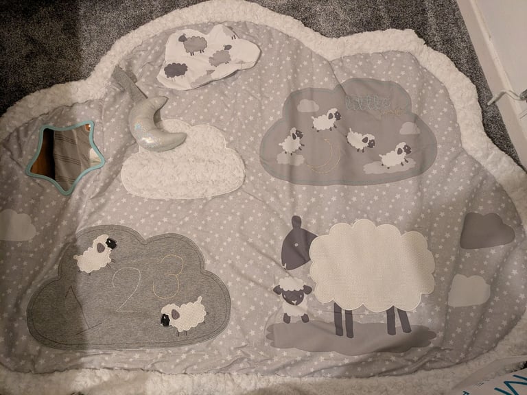 Cuggl Little Sheep Deluxe Playmat, BNWT