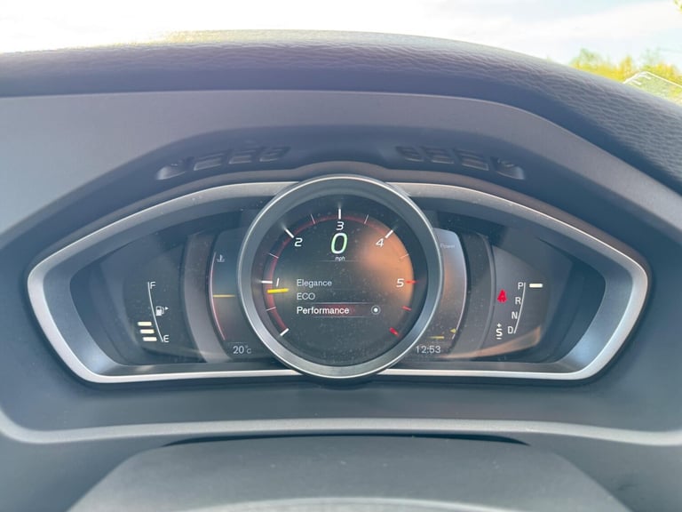 2016 Volvo V40 2.0 D4 R-Design Lux Nav Auto Euro 6 (s/s) 5dr HATCHBACK Diesel Automatic