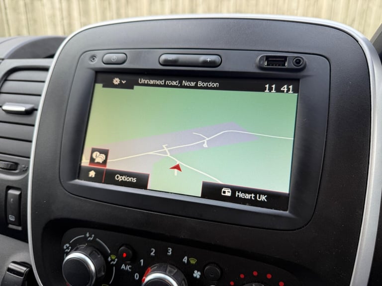 2021 Renault Trafic 2.0 dCi ENERGY 30 Sport Nav Crew Van LWB Euro 6 (s/s) 6dr WINDOW VAN Diesel M...