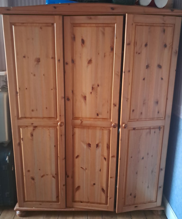 Solid pine triple wardrobe with 6 side shelves and upper shelf