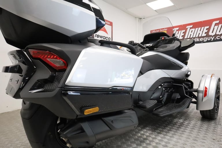 2025 Can-Am Spyder RT Limited Trike Hyper Silver Metallic - IN STOCK NOW 