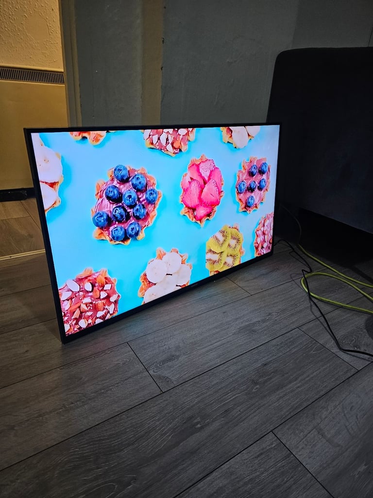 40" SAMSUNG 4K ULTRA SMART TV 