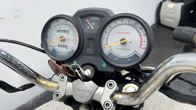 Zontes ZT 2012 20K RUNNING PROJECT BIKE SPARE OR REPAIR 125CC COMMUTER