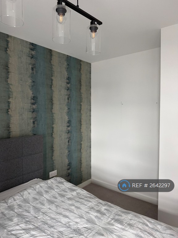 2 bedroom flat in City North East Tower, London, N4 (2 bed) (#2642297)