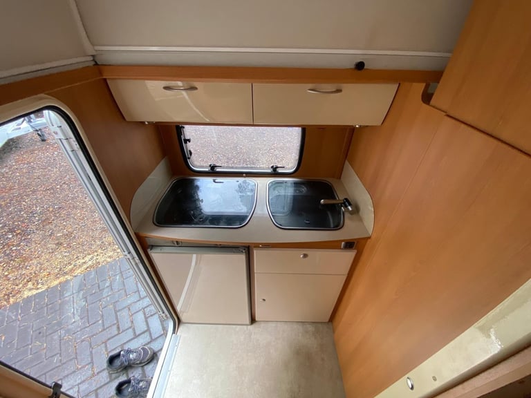 TRIGANO SILVER 310 TDL - 2015 - 2 BERTH - POP TOP - HEATING & HOT WATER - VGC 