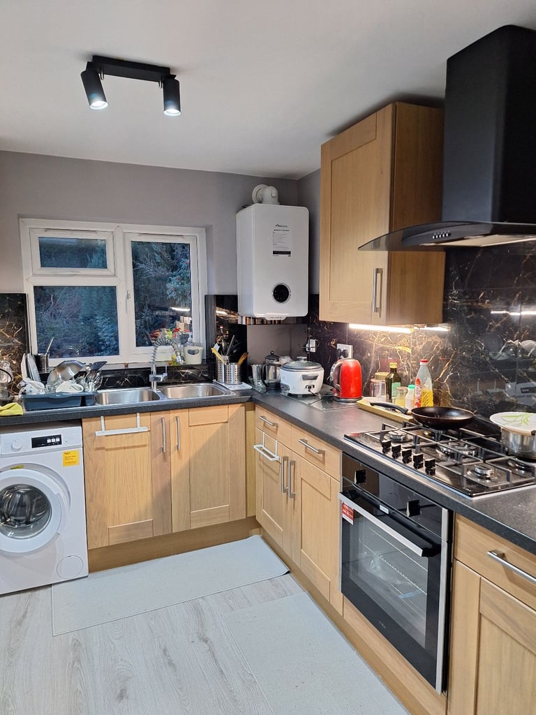 2 large double bedrooms in a bungalow - Craigleith