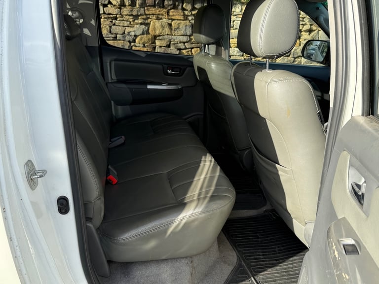 2012 TOYOTA HILUX INVINCIBLE DOUBLE CAB D/C 3.0 D4-D AUTO 4X4 WHITE 