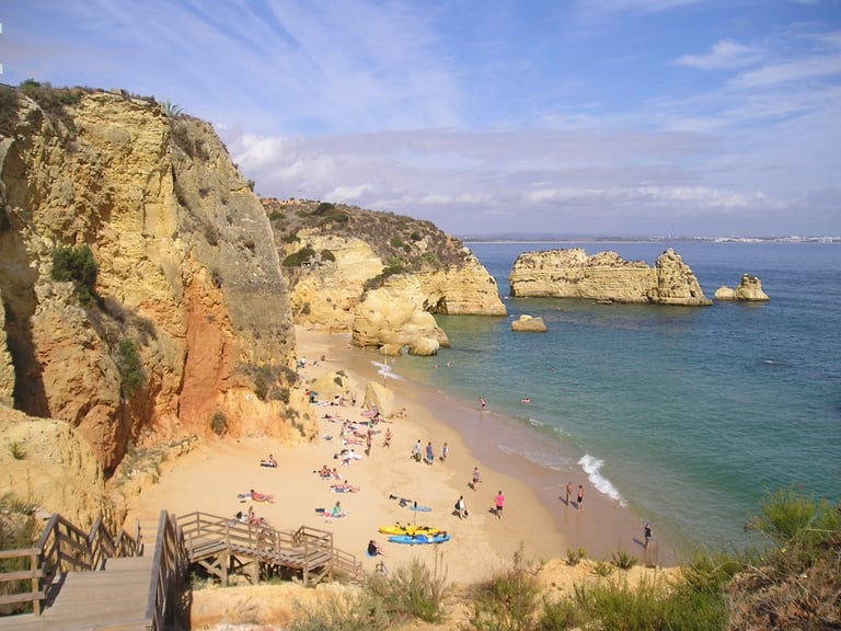 ALGARVE APARTMENT TO RENT WITH POOL CLOSE TO BEACH FOR HOLIDAYS IN PORTUGAL LONG-TERM WINTER LETS
