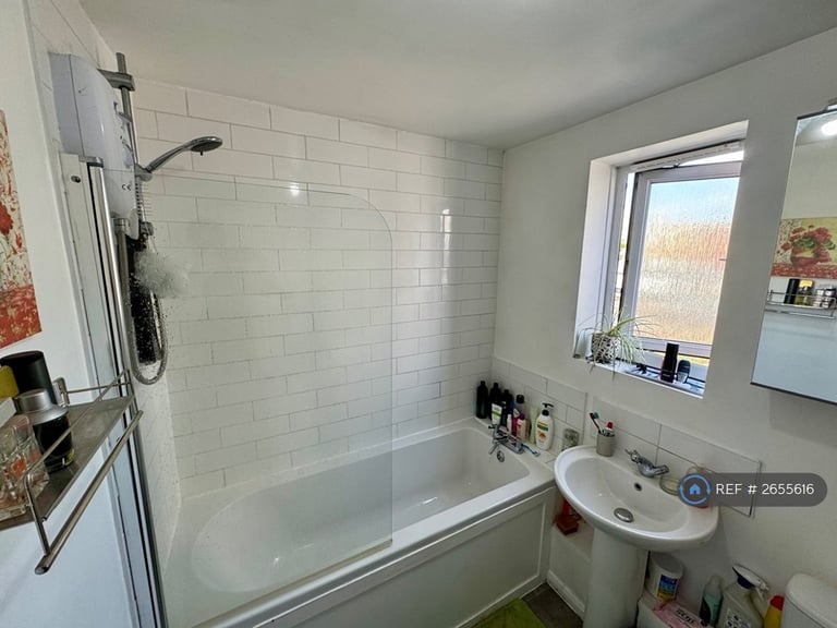 1 bedroom flat in Redcliff Mead Lane, Bristol, BS1 (1 bed) (#2655616)