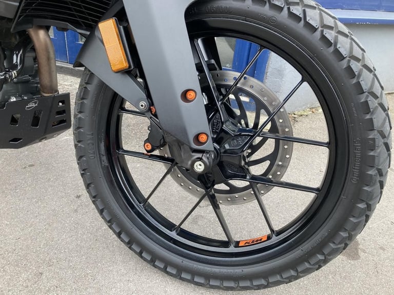 KTM 390 ADVENTURE - 2021 - STUNNING BIKE - ALLOY BASH PLATE - PEGS - BARKBUSTERS