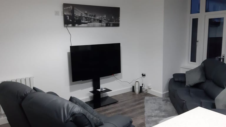 .Ensuite double room all bills included professional wanted  for 4 tenant large house