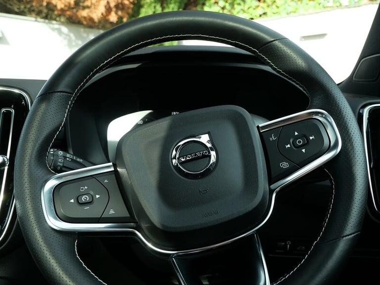 2020 Volvo XC40 1.5h T5 Twin Engine Recharge 10.7kWh R-Design Pro SUV 5dr Petrol Plug-in Hy SUV H...