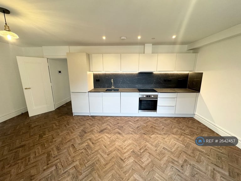 1 bedroom flat in Cathedral Road, Cardiff, CF11 (1 bed) (#2642457)