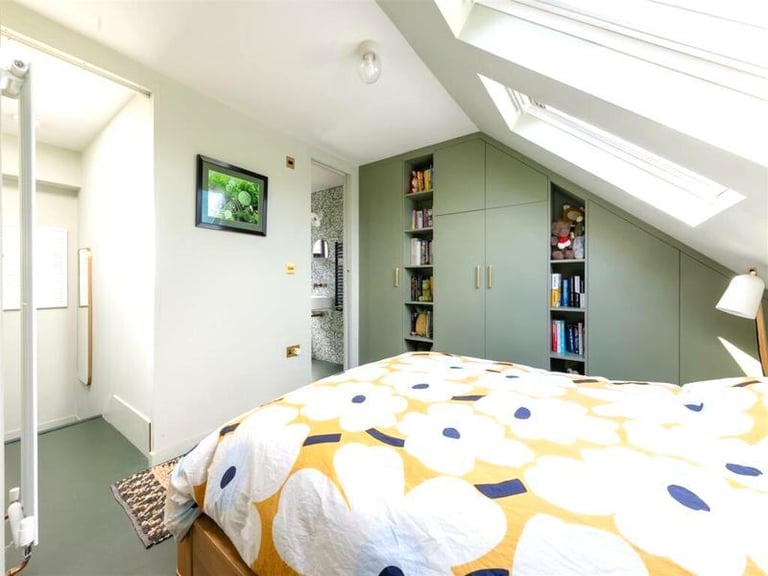 image for 🏠 Bright and cozy room available in the vibrant area of Stratford🏠
